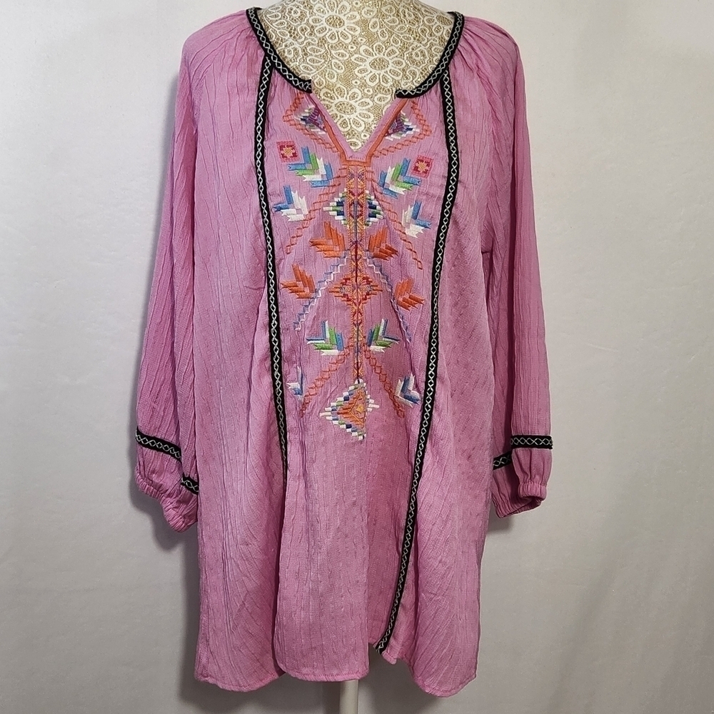 Calessa Tunic Embroidered Jewel Notch Neck Wrist Length Sleeve Pink Pull-On SZ L